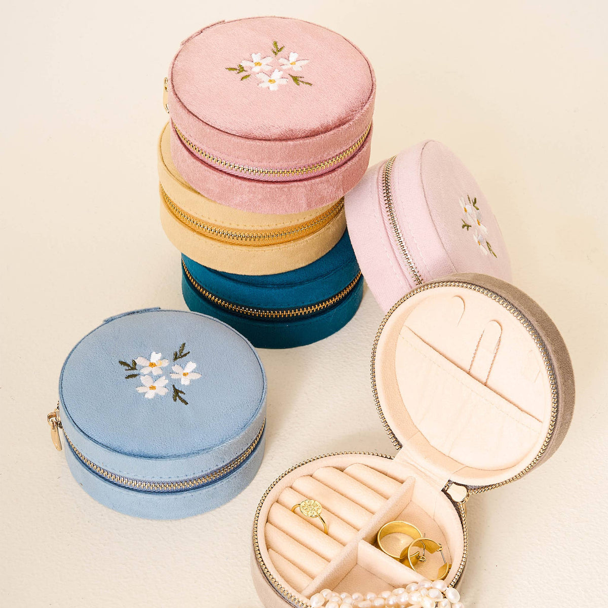 Round Velvet Jewelry Case-Floral Blush - Bella Boutique