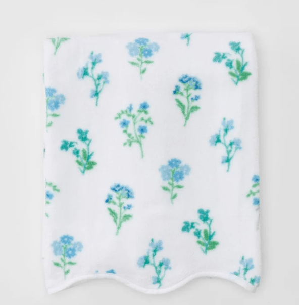 Weezie Floral Scallop Bath Towel - Bella Boutique