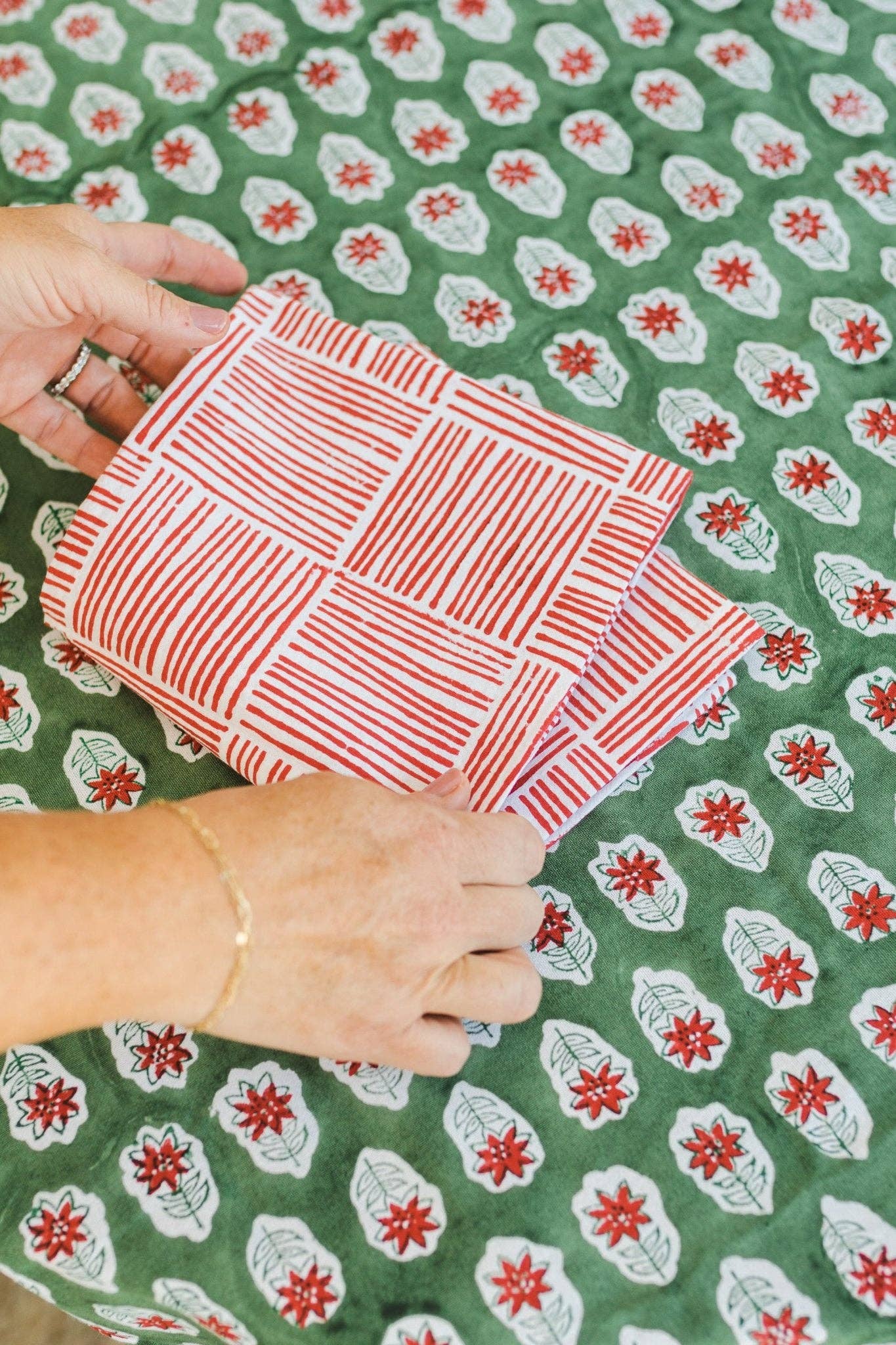 Table Throw - Christmas Lily - Sage & Red - Bella Boutique