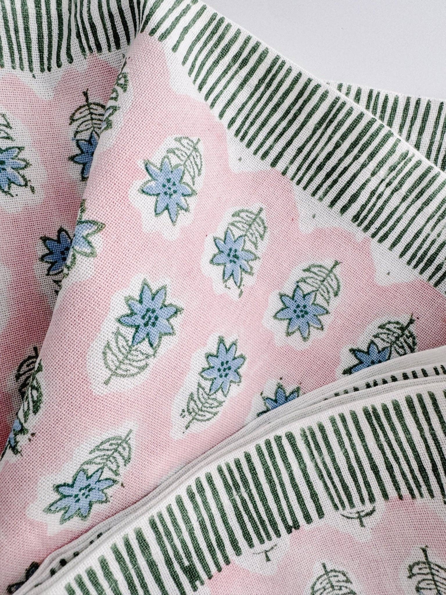 Table Throw - Lily - Rose - Bella Boutique