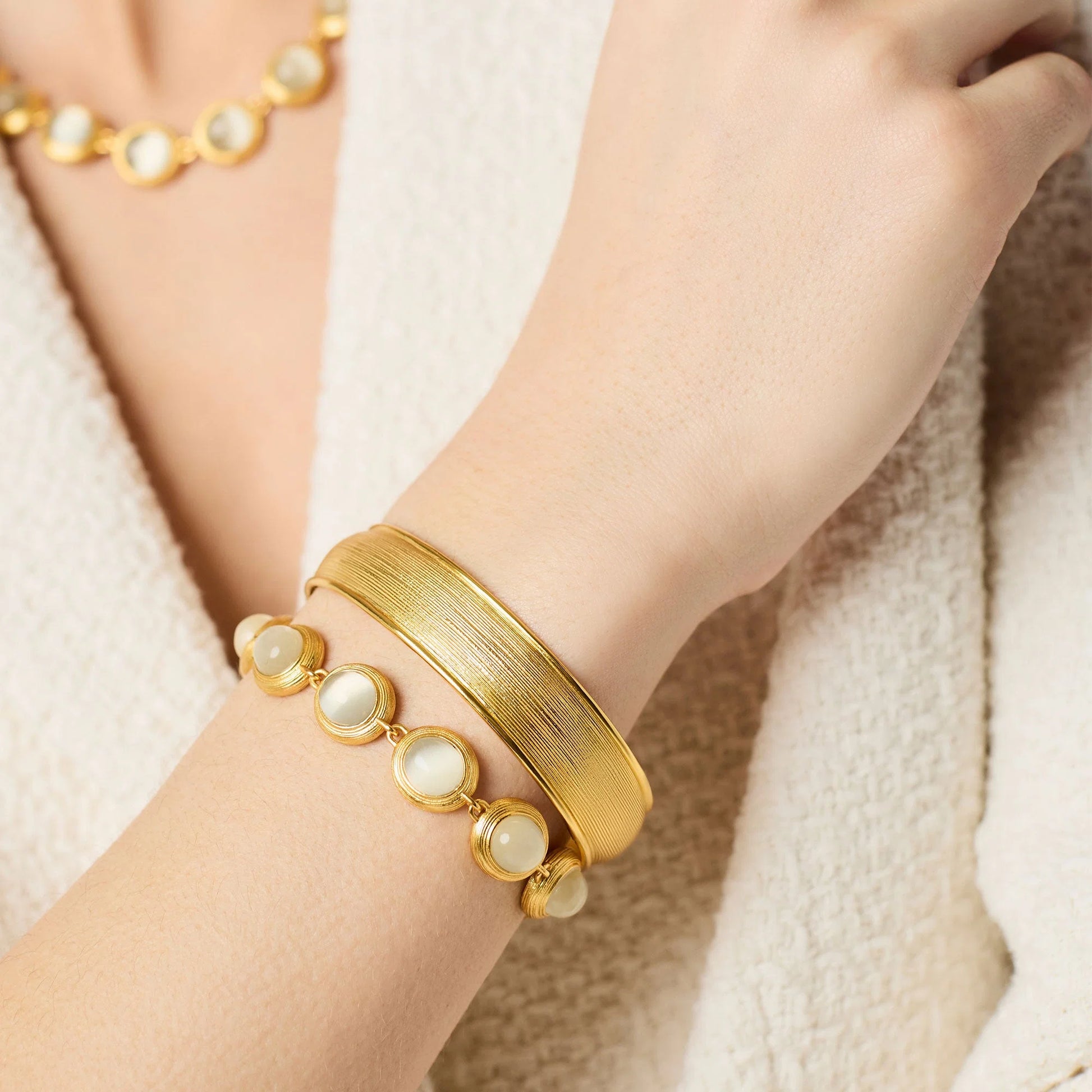 Cobblestone Hinge Bangle Gold-OS - Bella Boutique