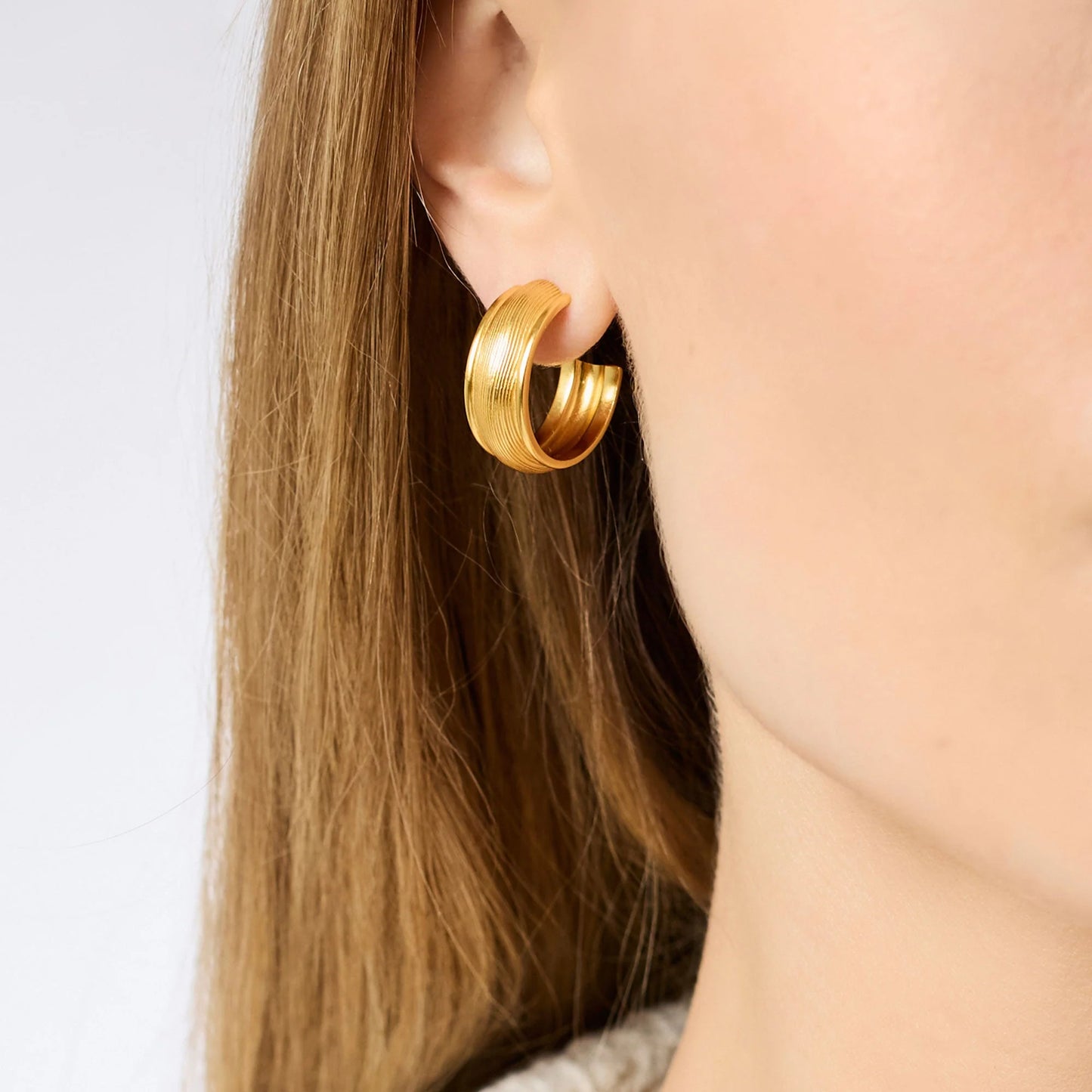 Cobblestone Hoop M - Bella Boutique