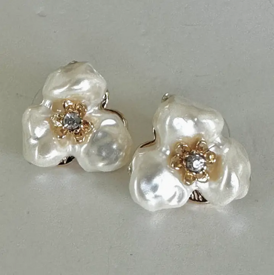Pearl Studs - Bella Boutique