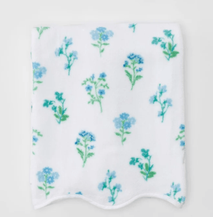 Weezie Floral Scallop Bath Towel - Bella Boutique