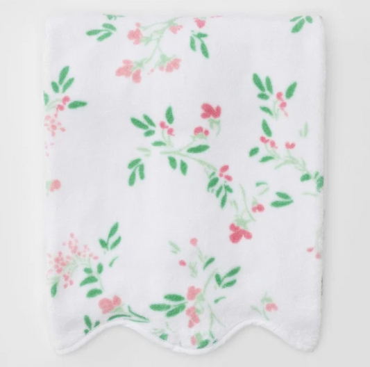 Weezie Floral Scallop Bath Towel - Bella Boutique