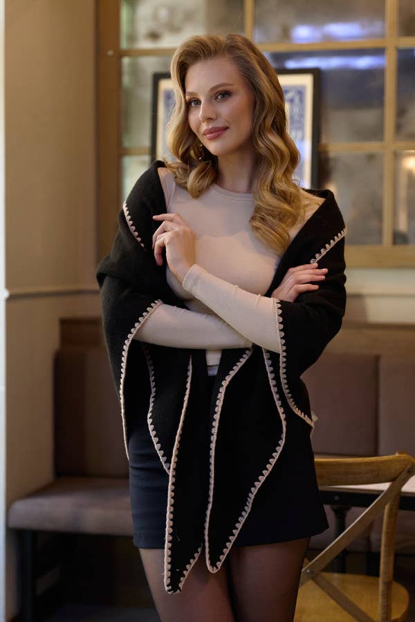 Knitted Triangle Shawl - Bella Boutique