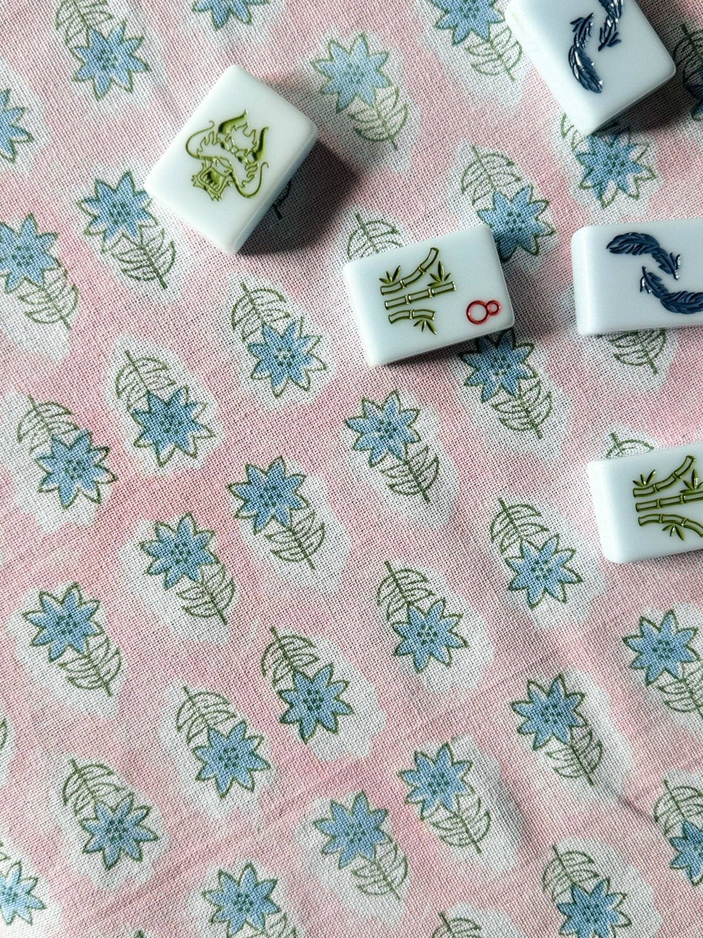 Table Throw - Lily - Rose - Bella Boutique